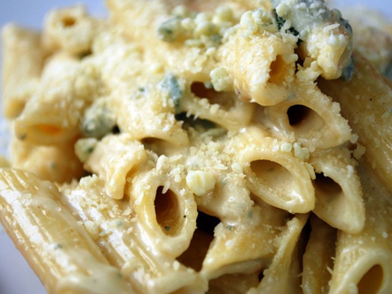 Pasta met champignonsaus, gorgonzola en oregano