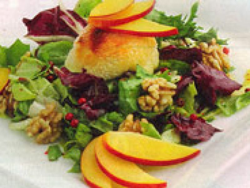 Salade met geitenkaas en nectarines